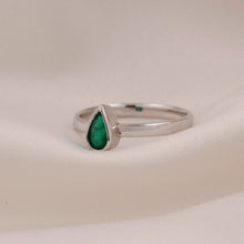 Load image into Gallery viewer, Elan White Gold Ring
