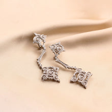 Load image into Gallery viewer, Esmaya earrings
