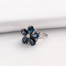 Load image into Gallery viewer, Lama Flower Ring
