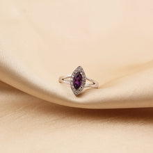 Load image into Gallery viewer, Ein Ring with Amethyst
