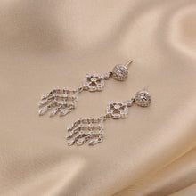 Load image into Gallery viewer, Vespera Earrings

