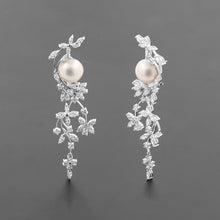 Load image into Gallery viewer, Amara Earrings
