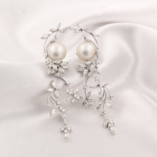 Load image into Gallery viewer, Amara Earrings
